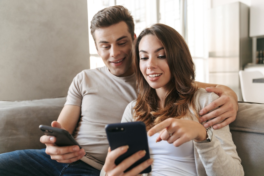 Comment mettre en miroir le téléphone de quelqu'un ?