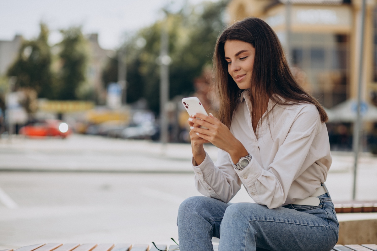 Cara Menjejaki Sembang WhatsApp pada Telefon Lain