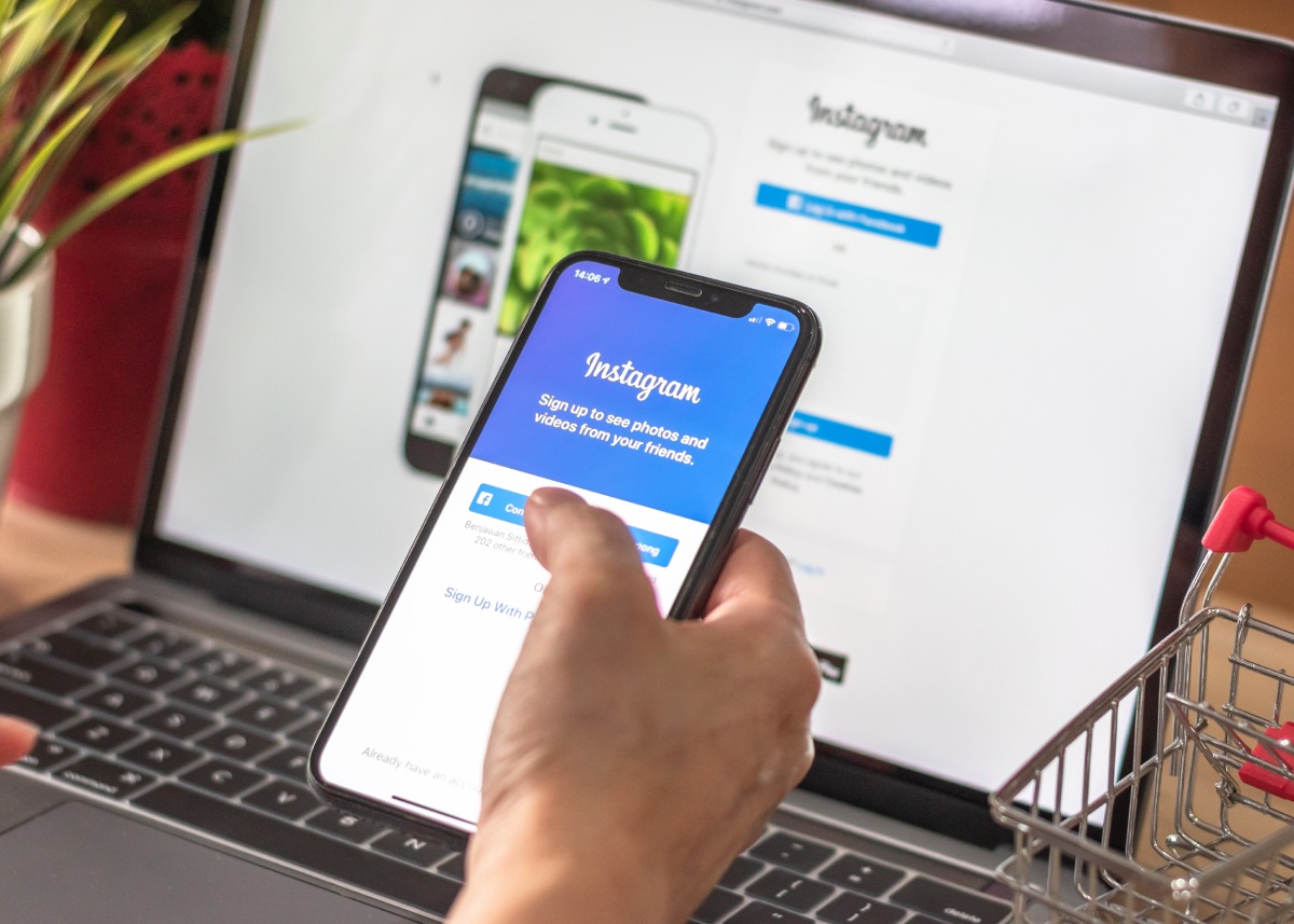 How to Log Into Someone's Instagram Without Them Being Notified